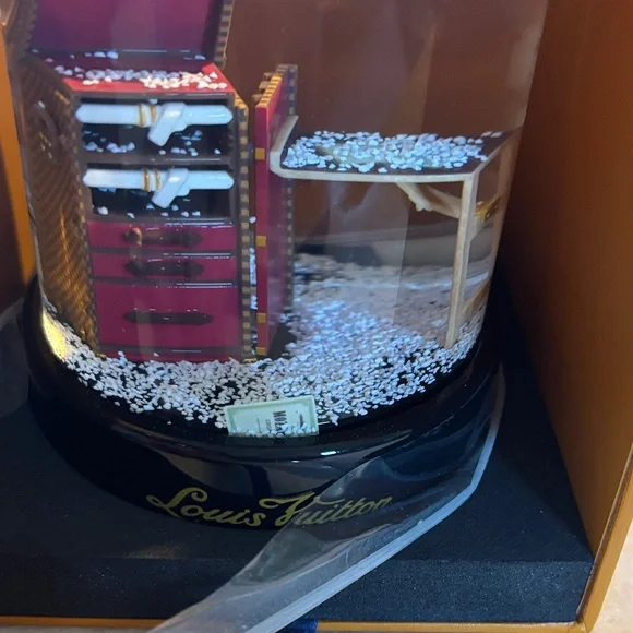 Louis Vuitton Snow globe trunk - Picture 3 of 12